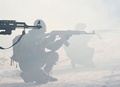 ウクライナの首都キエフ近郊で訓練を受けるウクライナ軍の予備兵（2021年12月25日撮影）。(c)Sergei SUPINSKY / AFP