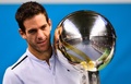 男子テニス、ストックホルム・オープン、シングルス決勝。トロフィーを手にポーズをとるファン・マルティン・デルポトロ（2017年10月22日撮影）。(c)AFP/Jonathan NACKSTRAND