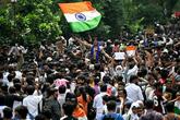 インド教育相が辞任、「ゴキブリ党」主導による若者の抗議活動は終了