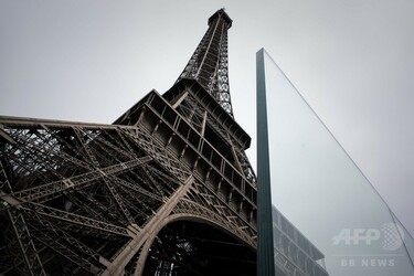 エッフェル塔の防弾ガラス壁と金属フェンス、完成間近 写真10枚 国際
