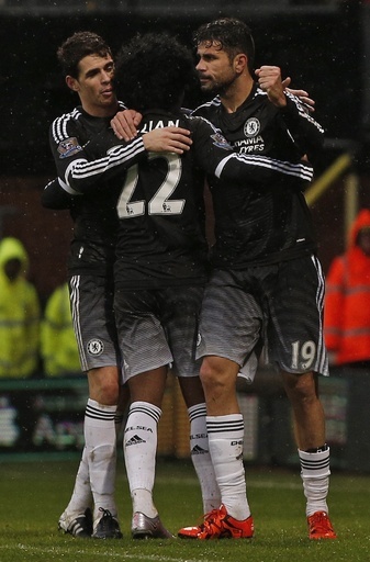 チェルシーがパレスに3発快勝、ヒディンク暫定監督初白星