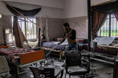 シリア北西部、爆撃で病院閉鎖相次ぐ 負傷者の治療困難に