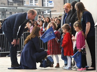 ウィリアム英王子夫妻、グラスゴー大学訪問