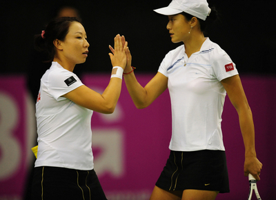 中国 第5試合のダブルスで勝利し初のワールドグループ準決勝進出
