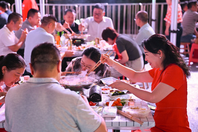 「火鍋食材の都」広漢、産業規模160億元越え