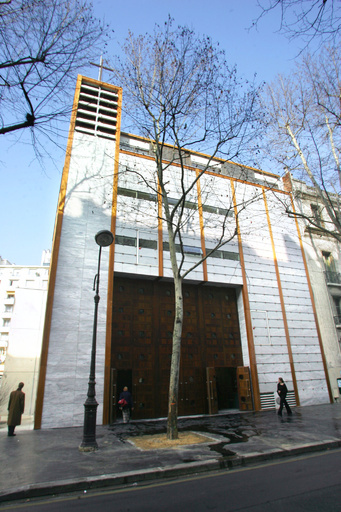 小銭がない？カードで献金すればいいじゃない、仏パリの教会