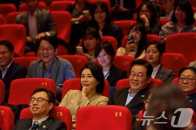 韓国・李在明大統領、大学路で創作ミュージカル観覧…市民と交流