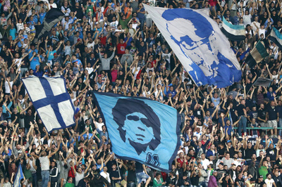 空路に陸路、そして海路―マドリードへ「大遠征」を試みるナポリファン