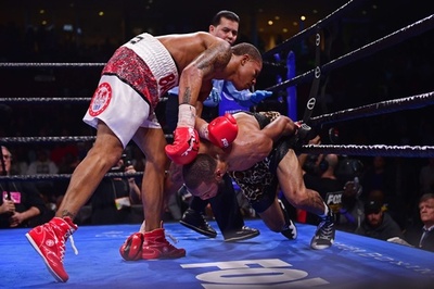 ロサリオがSウエルター級2冠王者に、ウィリアムズを5回TKO