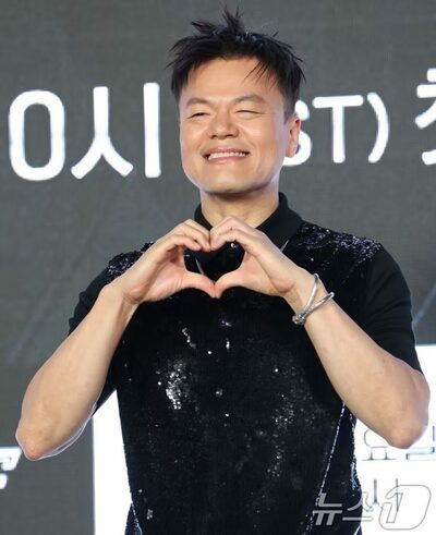 韓国・大衆文化外交の「顔」パク・ジニョン氏、“歌手魂”も健在