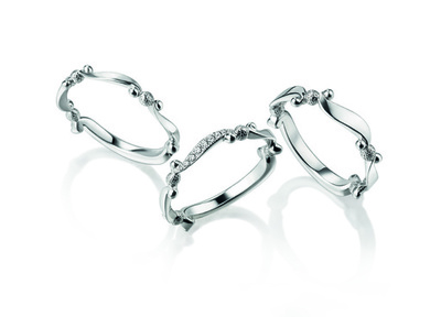 薬指に寄り添う優美なライン、「グッチ」日本限定ブライダルリング