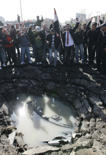 シリア首都で自動車爆弾攻撃、約60人死亡