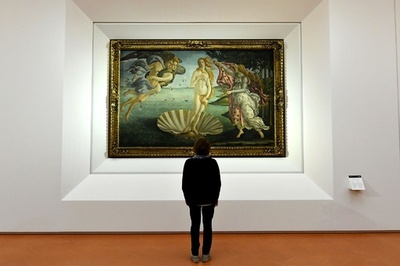 ボッティチェリの名画、美術館改修でゆったり鑑賞 伊