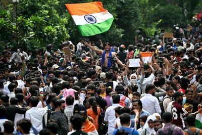 インド教育相が辞任、「ゴキブリ党」主導による若者の抗議活動は終了
