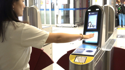 手のひらで「ピッ」と改札通過 掌紋乗車サービス、中国で開始