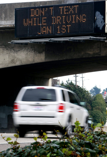 米国の若年層女性ドライバー、38％が運転中に携帯メール