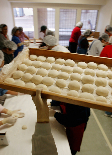 餅詰まらせ都内で6人死亡、東京消防庁