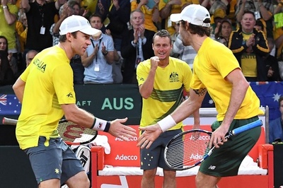 オーストラリアとフランスがデ杯決勝進出に王手