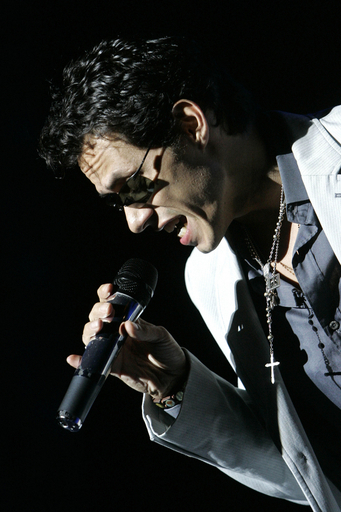 マーク・アンソニー、カナリア諸島でパフォーマンス