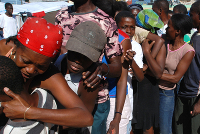 「ハイチ大地震支援活動の混乱は援助団体の私欲のため」、英医学専門誌が非難