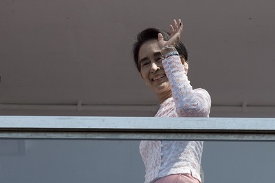 スー・チー氏野党、7割超の議席獲得を宣言 ミャンマー総選挙