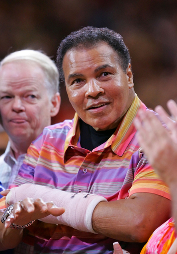 モハメド・アリ NBA観戦に訪れる