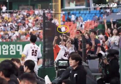 韓国・プロ野球選手が少女に向けて投げたホームラン人形、おじさんが横取り…映像拡散で袋叩き