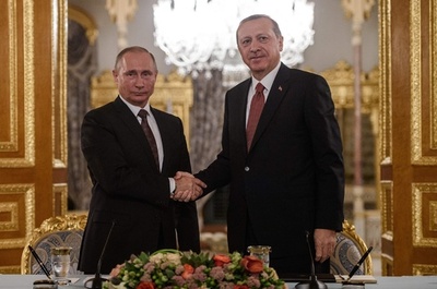 ロシアとトルコ、黒海経由の天然ガスパイプライン建設協定に署名