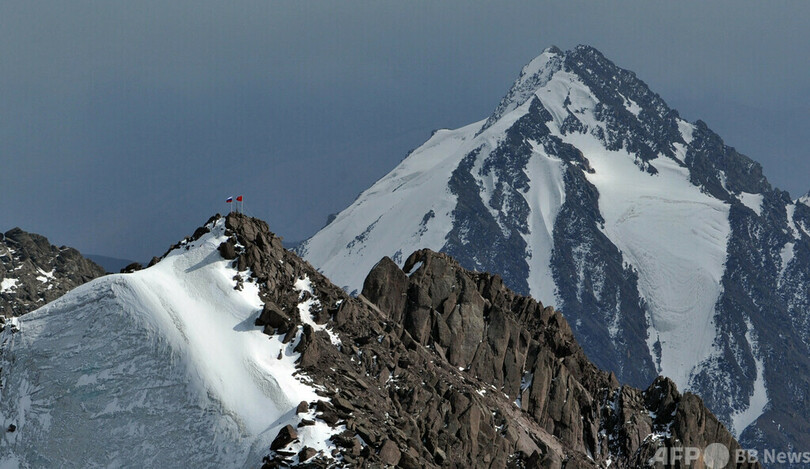 「プーチン峰」のウクライナ国旗、キルギス登山連盟が撤去