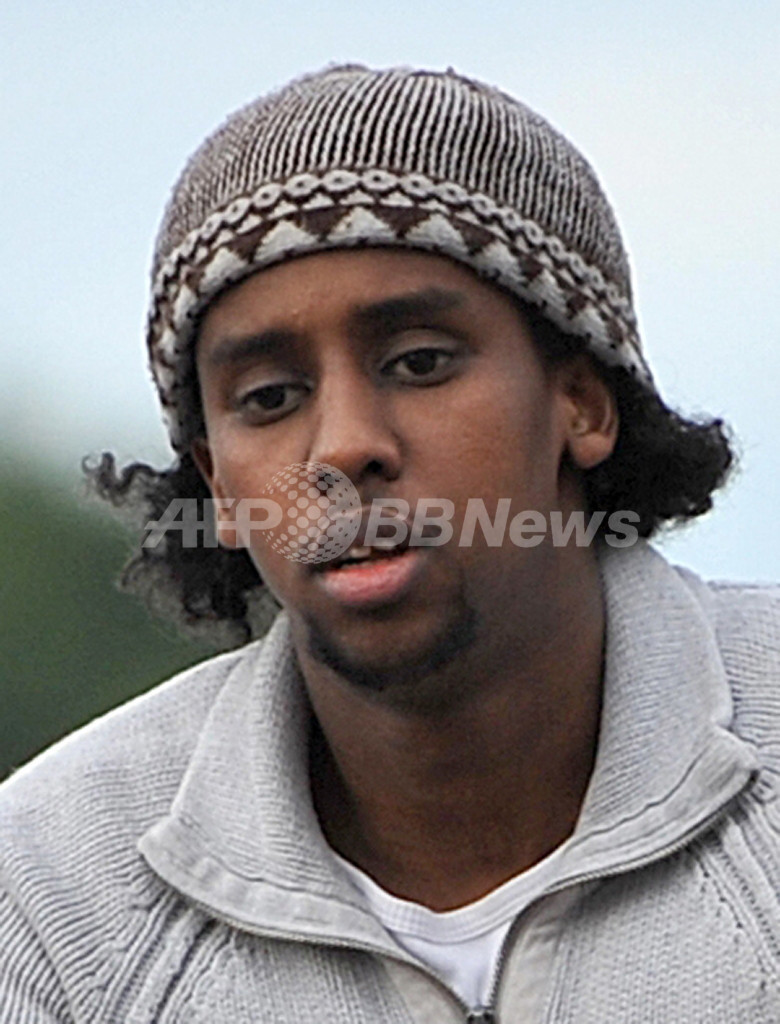 容疑者がブルカで女装し逃走、英テロ対策に疑問の声