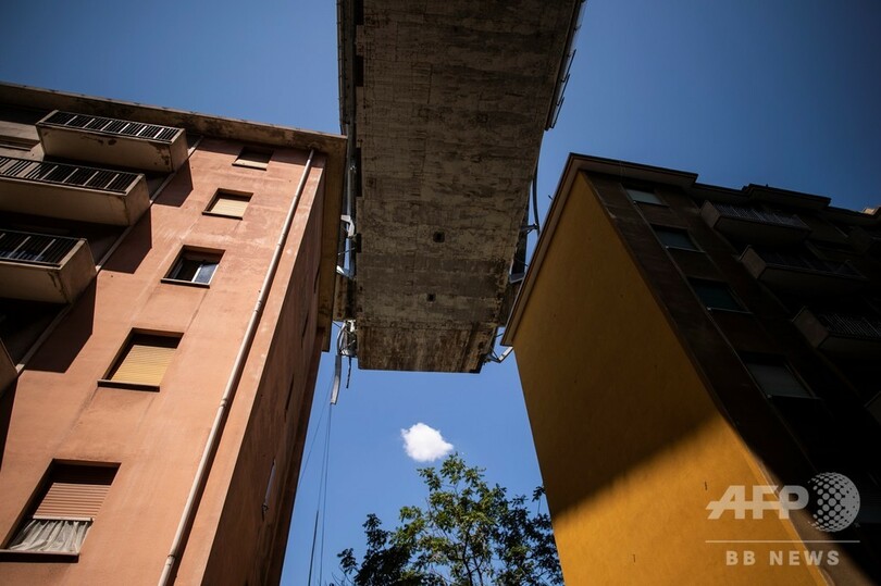 イタリア高架橋崩落 「奇跡」の救出、真下の店舗で生き埋めに…女性が証言