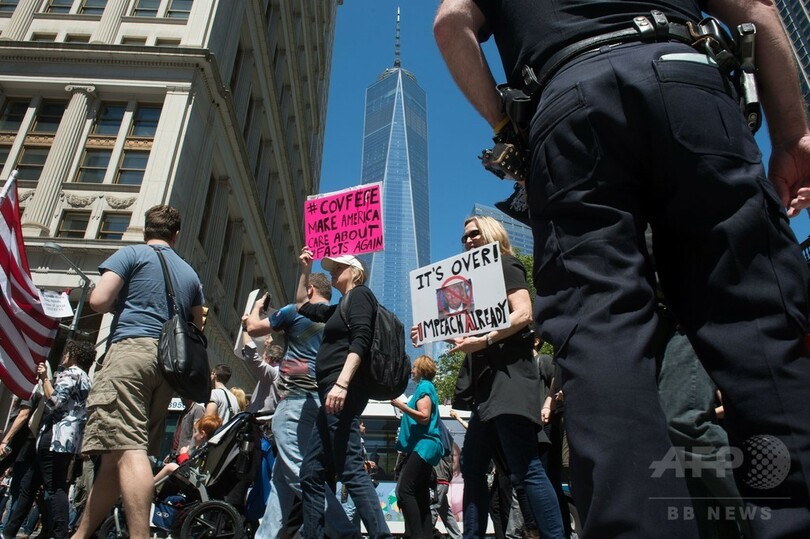 世界各地で反トランプデモ、パリ協定離脱やロシア疑惑に抗議