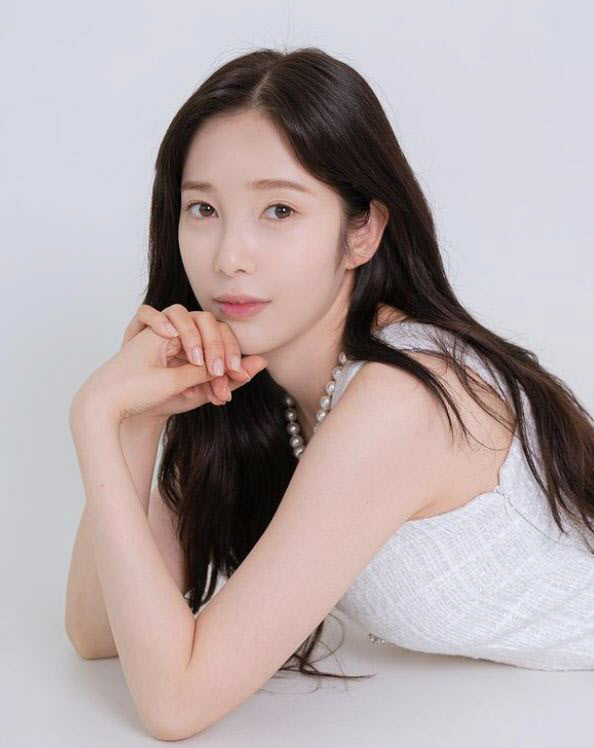 APRIL出身 ユン・チェギョン、俳優事務所と専属契約…女優に転向