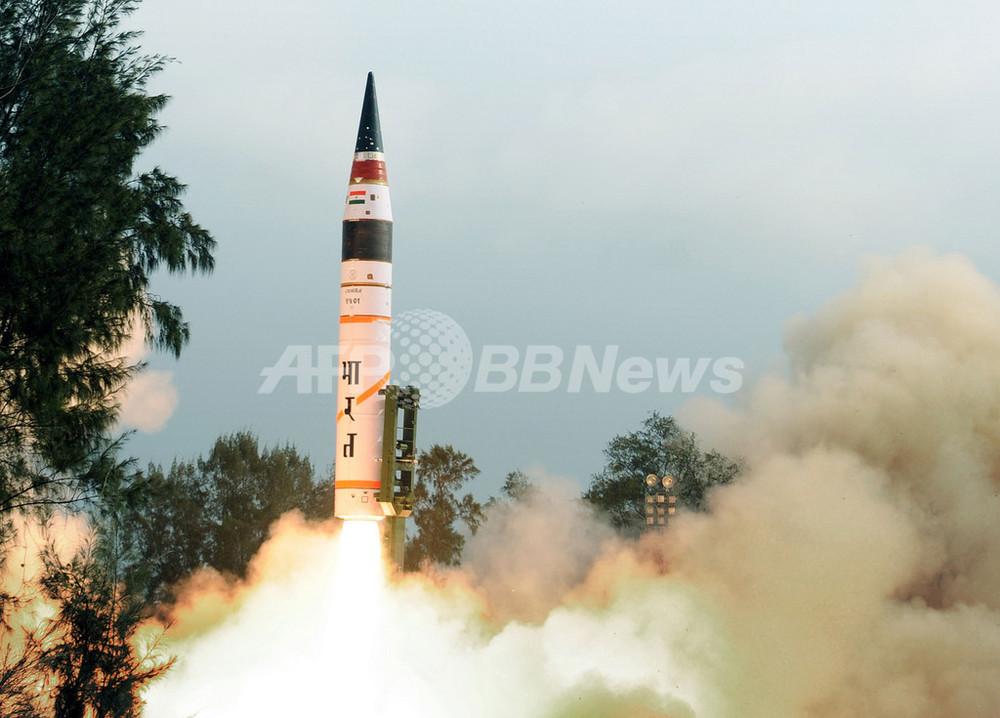 インドが長距離ミサイル「アグニ5」の発射実験に成功 写真6枚 国際