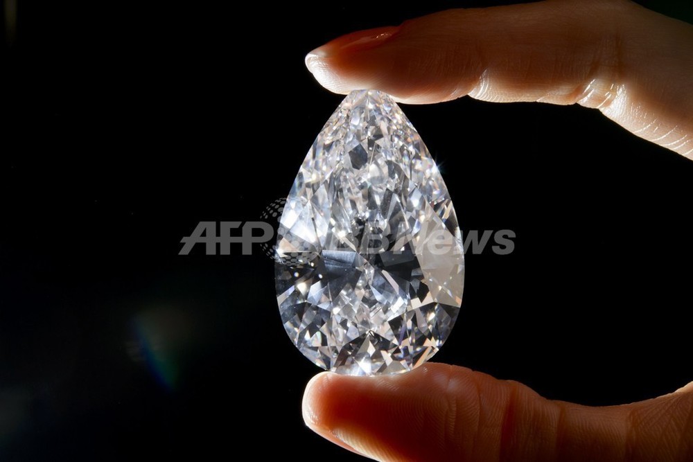 無色・無傷の102カラット最高級ダイヤ、史上最高27億円で落札 写真5枚 