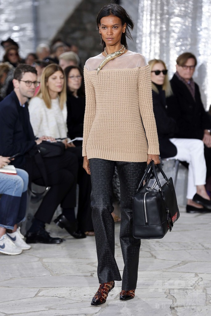 「ロエベ」16年春夏コレクション