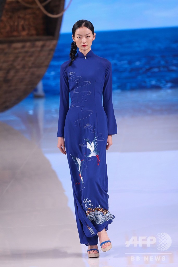 中国ファッションウィーク開催、地元デザイナーらが新作