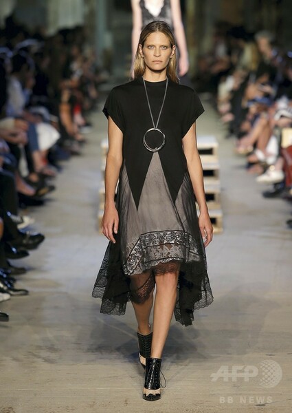 「ジバンシィ」16年春夏コレクション