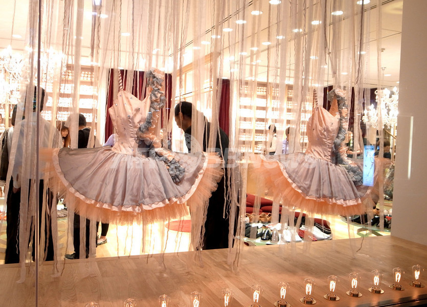 「レペット」日本初フラッグシップショップが銀座に、オーダーメイドも開始