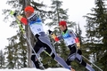 2010年%%バンクーバー冬季五輪%%、クロスカントリースキー男子50キロメートルクラシカル。2時間05分35秒8で銀メダルを獲得したドイツのアクセル・タイヒマン（%%Axel Teichmann%%、右）。左は4位に入ったトビアス・アンゲラー（%%Tobias Angerer%%、ドイツ）。（2010年2月28日撮影）(c)AFP/ALBERTO PIZZOLI