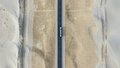 2017年11月27日、2本目の砂漠公路を走る自動車（2017年11月27日撮影、資料写真）。(c)Xinhua News