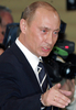 写真は9日、会議での演説に臨むプーチン大統領。(c)AFP/ALEXANDER NEMENOV