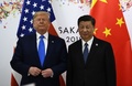 大阪で行われた20か国・地域（G20）首脳会議に出席した米国のドナルド・トランプ大統領（左）と中国の習近平国家主席（2019年6月29日撮影）。(c)Brendan Smialowski / AFP 