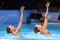 第15回世界水泳選手権（15th FINA World Championships）は21日、スペイン・バルセロナ（Barcelona）でシンクロナイズドスイミングのデュエット・テクニカルルーティン（TR）が行われ、ロシアのスベトラナ・ロマシナ（Svetlana Romashina）／スベトラナ・コレスニチェンコ（Svetlana Kolesnichenko）組が優勝した。

デュエットTR予選の演技に臨む中国の蔣 婷婷（Jiang Tingting）／蔣 文文（Jiang Wenwen）組（2013年7月21日撮影）。(c)AFP/JAVIER SORIANO