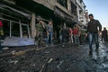 シリア北東部カミシリで起きた同時爆発の現場（2019年11月11日撮影）。(c)Delil souleiman / AFP