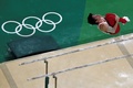リオデジャネイロ五輪、体操男子予選。平行棒の演技に臨む加藤凌平（2016年8月6日撮影）。(c)AFP/Antonin THUILLIER