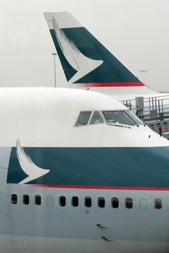 モザイク写真はパイロットと乗務員？キャセイパシフィック航空が調査