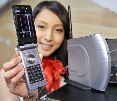 ドコモのブロードバンド携帯端末「N906iL」発表