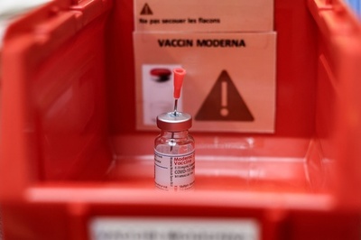 米モデルナ、ワクチン1瓶の充填量 50％増を提案 15回分に