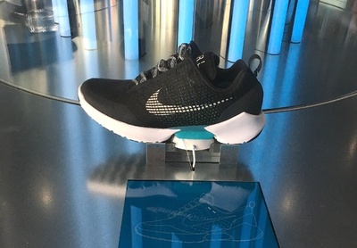 話題のハイテクシューズを”体験”「ナイキ ハイパーアダプト 1.0」期間限定店、16日から